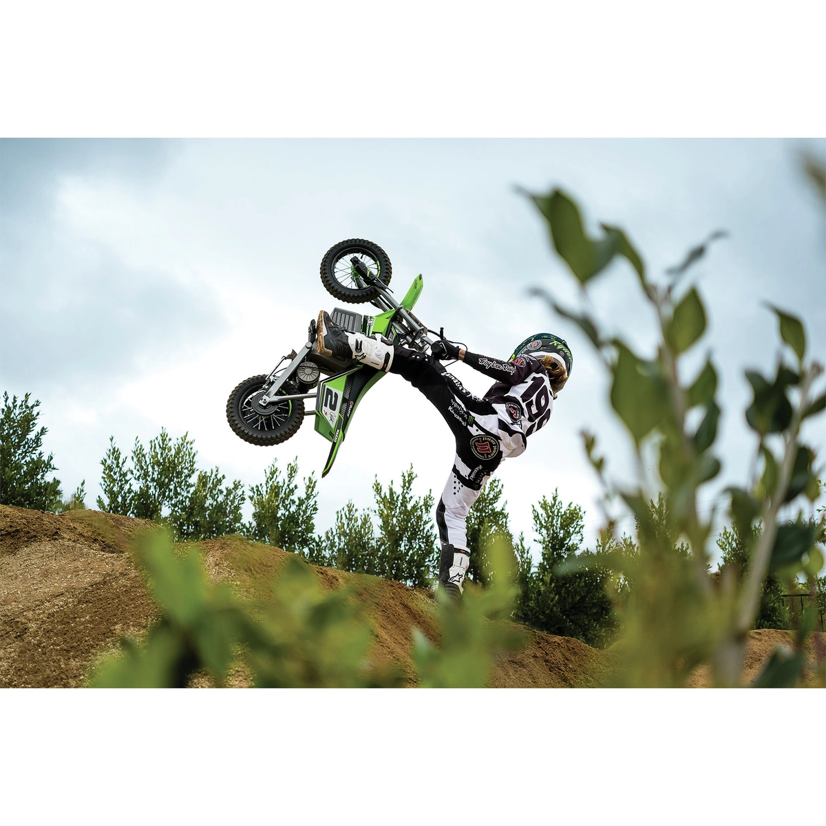 Razor SX350 McGrath Electric Dirt Bike Ride On for Kids