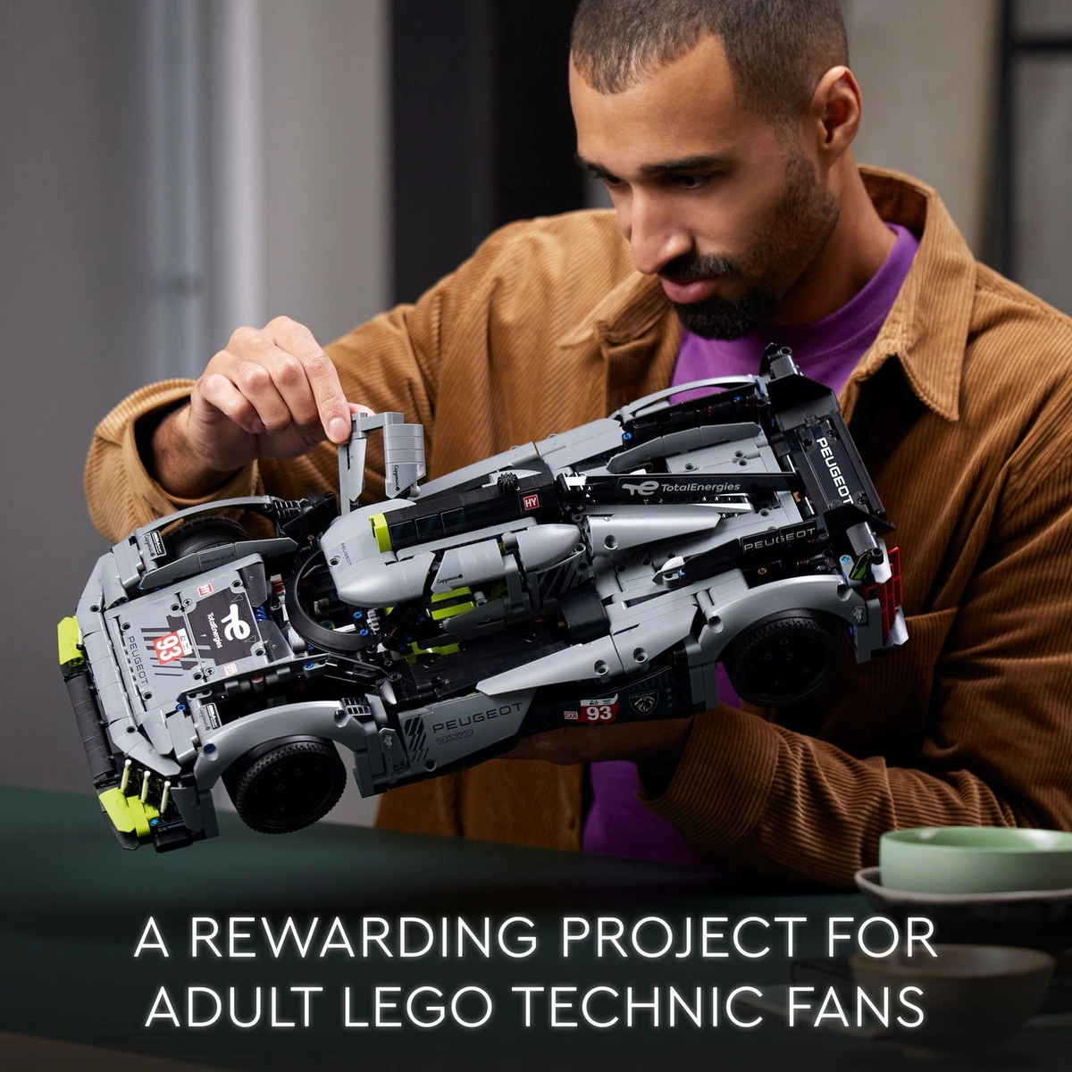 LEGO Technic PEUGEOT 9X8 24H Le Mans Hybrid Hypercar 42156