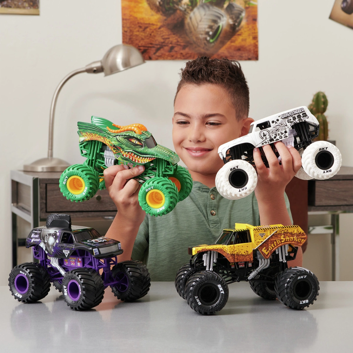 Monster Jam Megalodon 1:24 Solid Die Cast Monster Truck