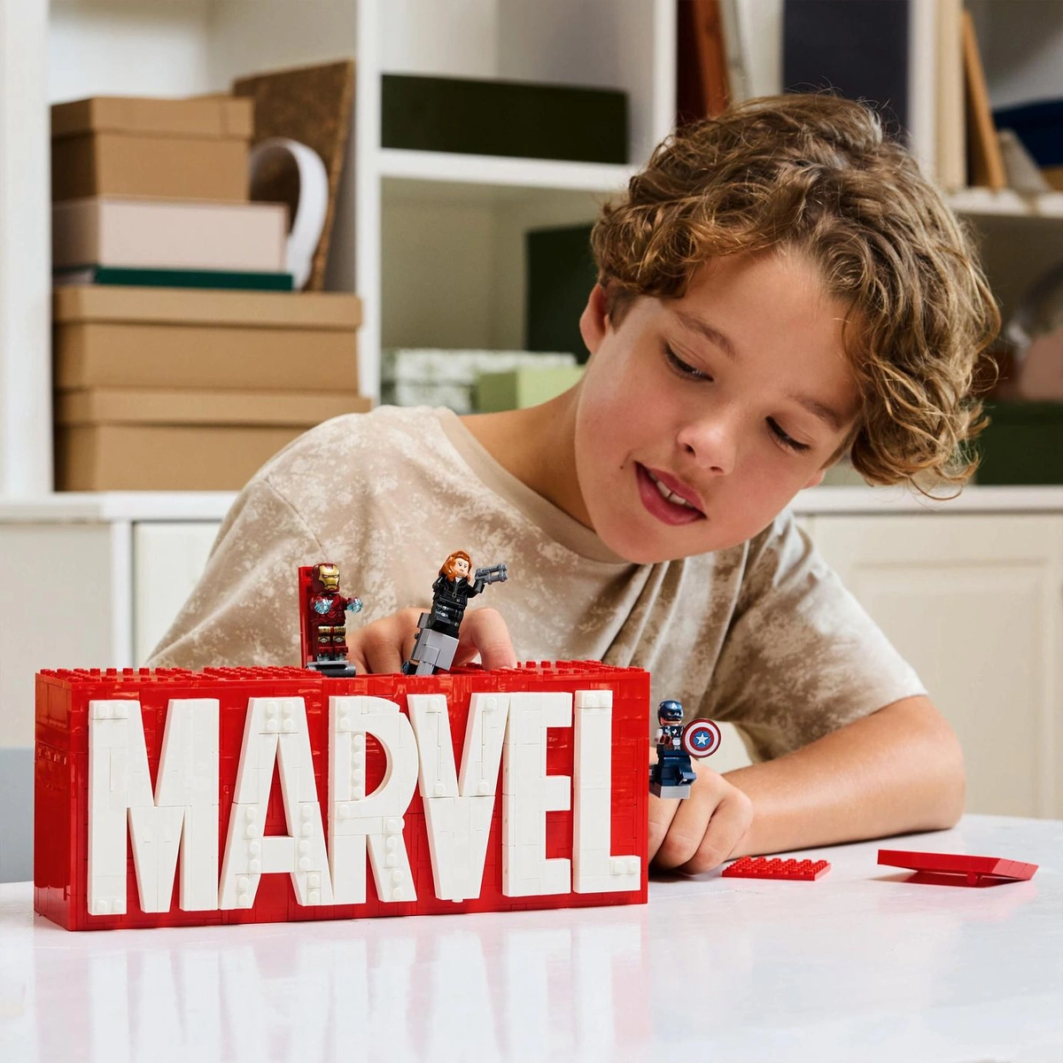 LEGO Marvel: MARVEL Logo & Minifigures Building Toy 76313
