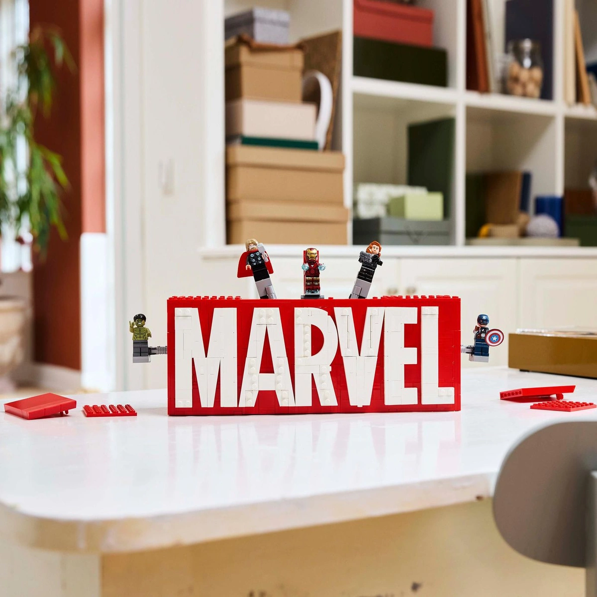 LEGO Marvel: MARVEL Logo & Minifigures Building Toy 76313