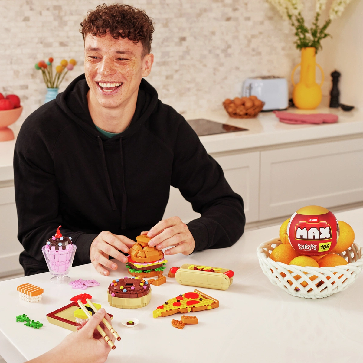 Zuru Max Snack Toy