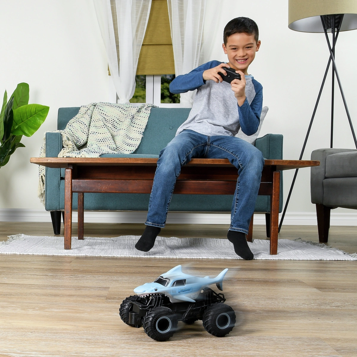 Monster Jam Megalodon 1:24 Radio Controlled Truck - Blue