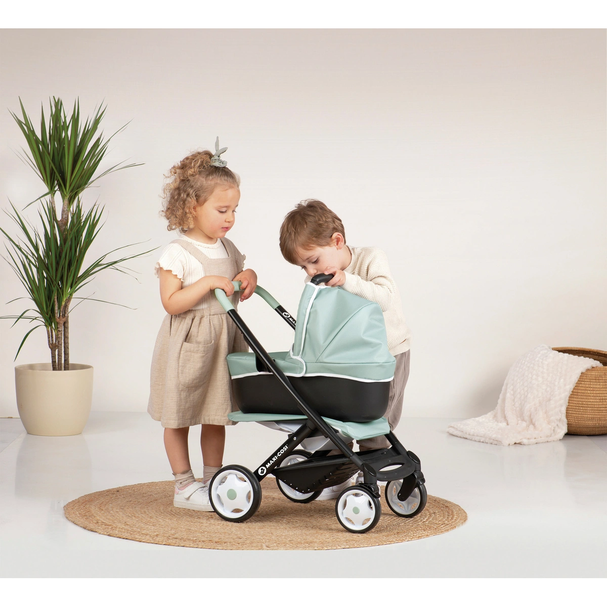 Smoby Maxi Cosi 3 in 1 Doll Pram