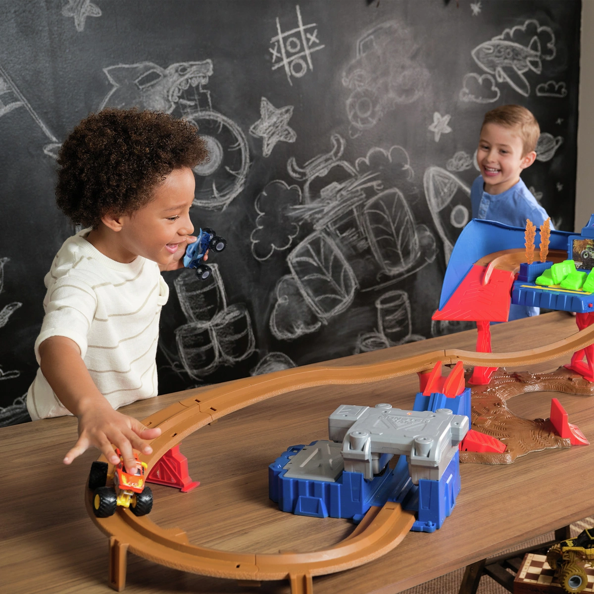 Monster Jam 1:64 Supercharge Monster Truck Speedway Playset