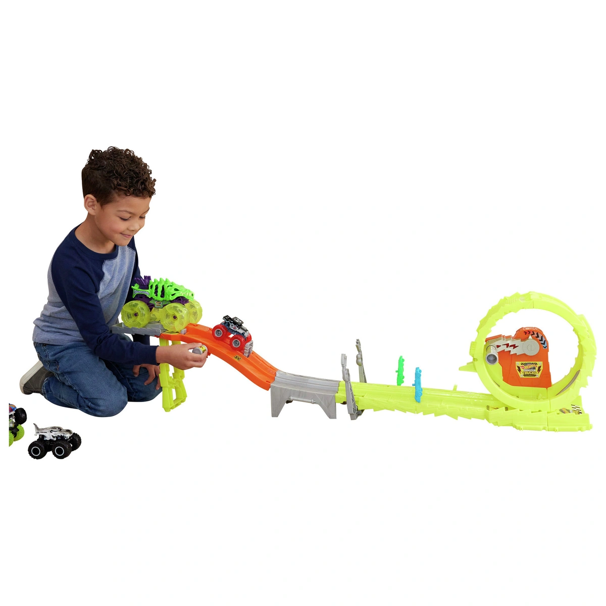 Hot Wheels Monster Trucks Charge & Chase Challenge