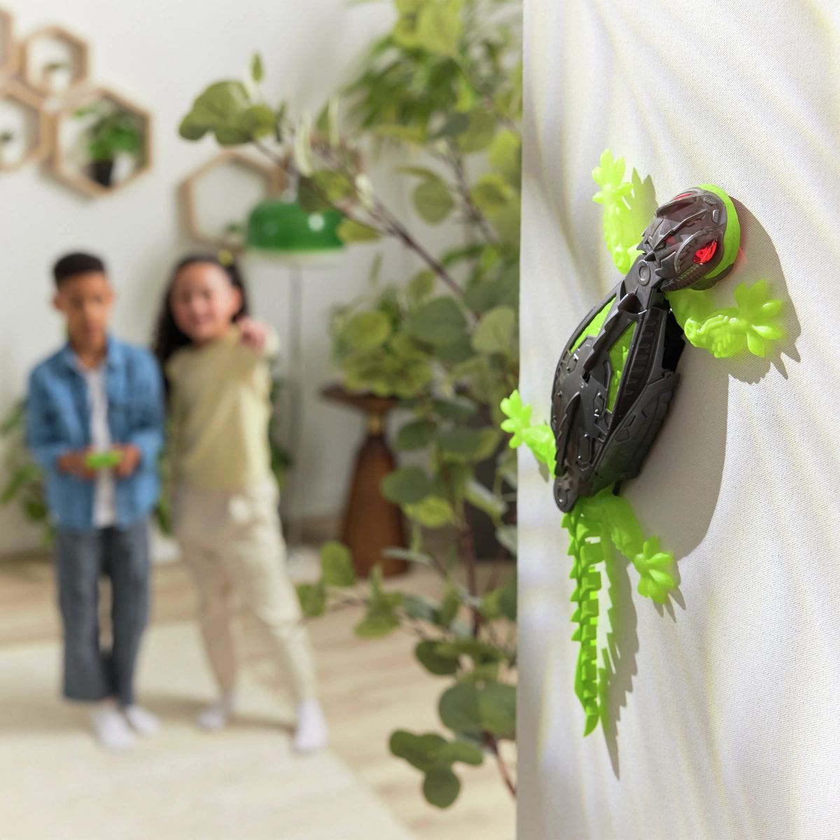 Hexbots Wall Crawler Gecko Remote Control Toy