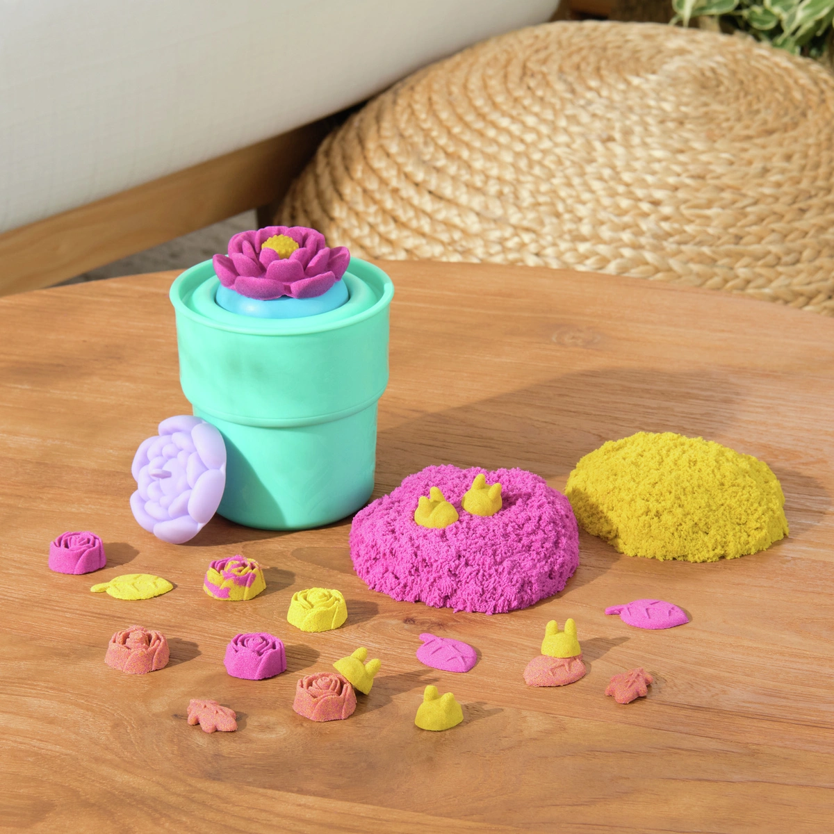 Kinetic Sand Squish Blossom Sand Kit