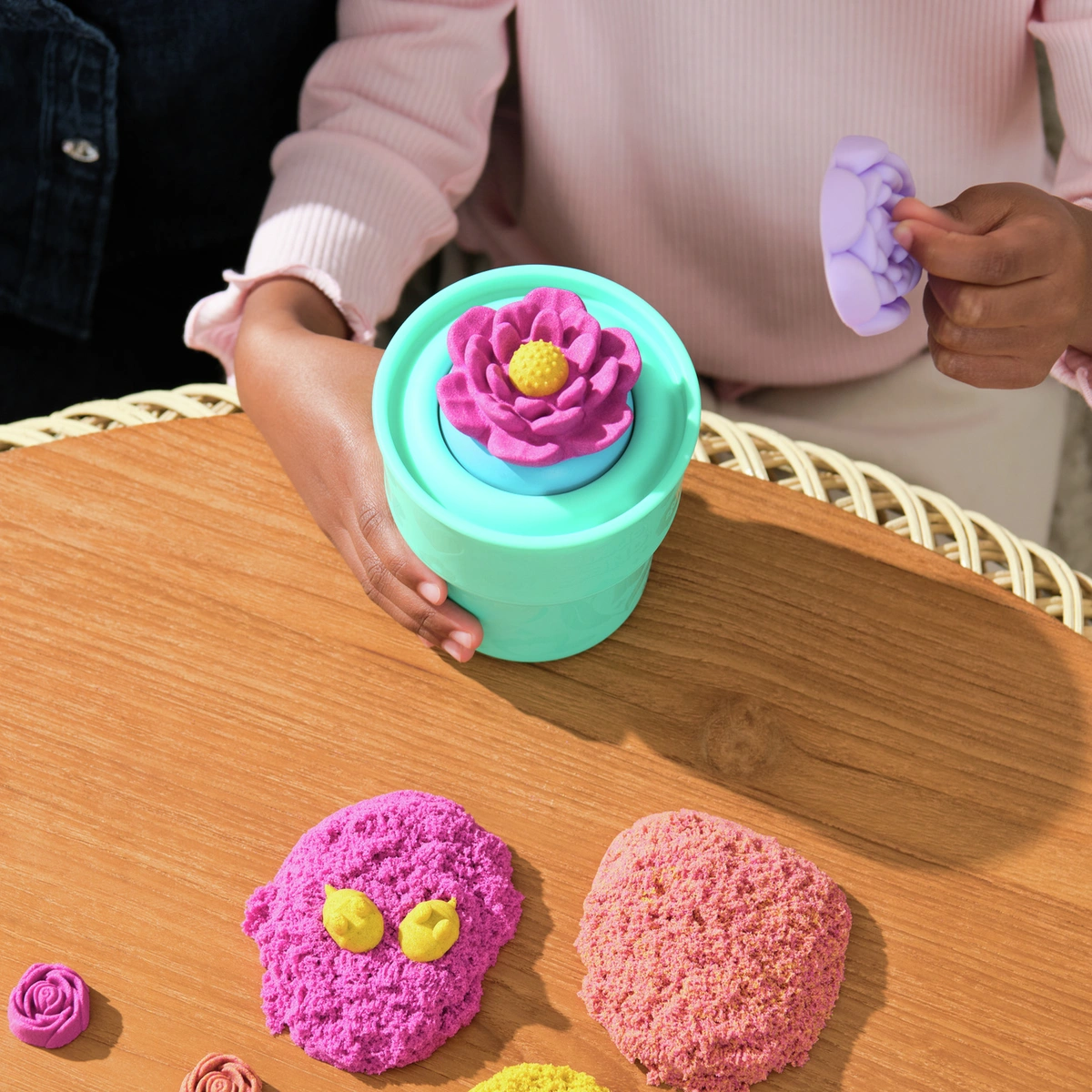 Kinetic Sand Squish Blossom Sand Kit