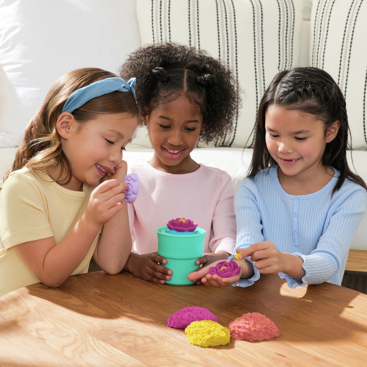 Kinetic Sand Squish Blossom Sand Kit