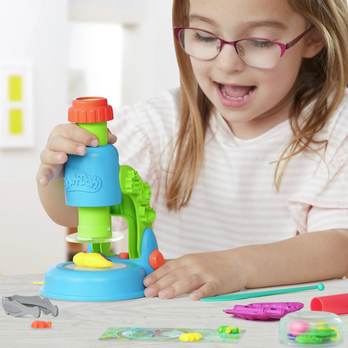 Play-Doh Wonder Glow Microscope Playset