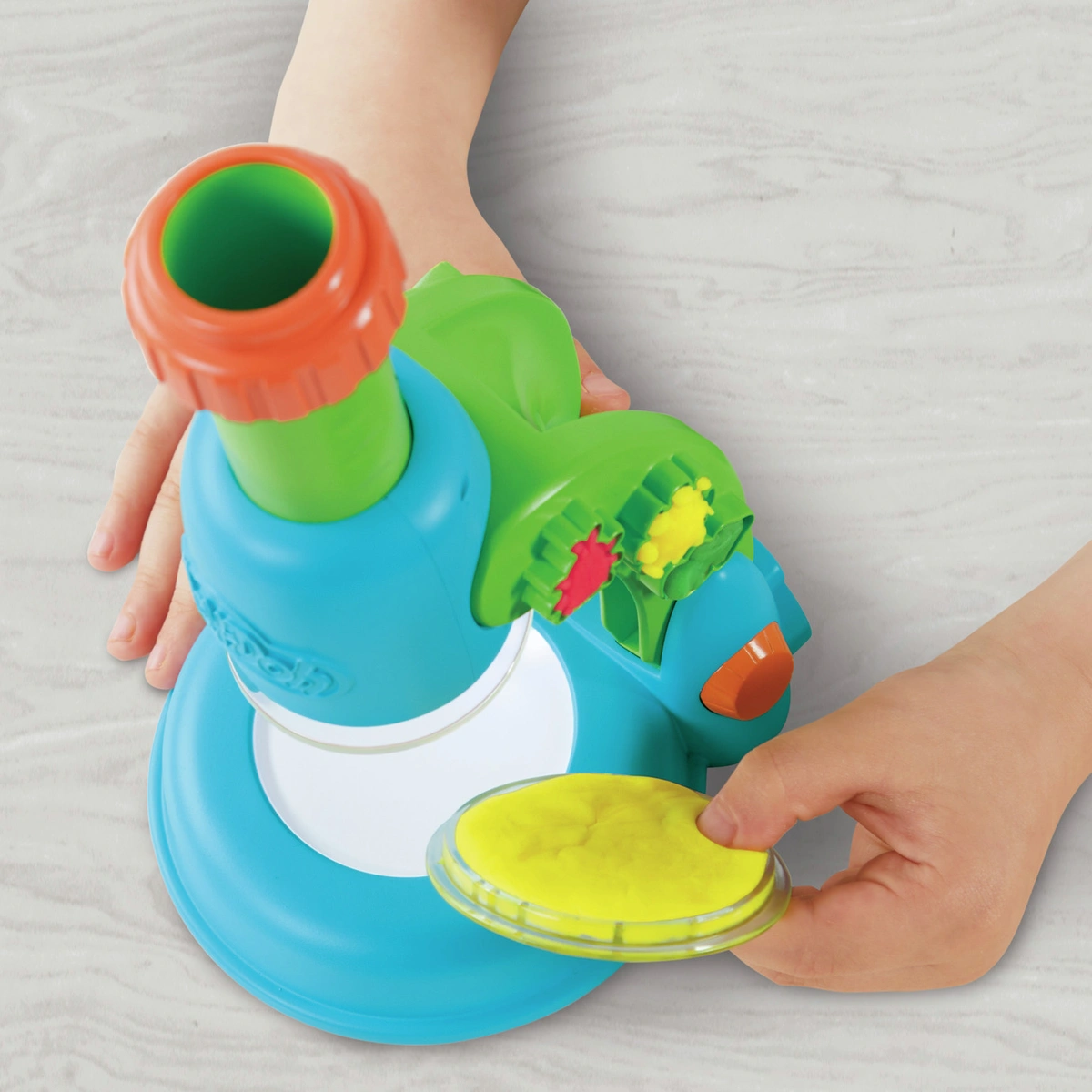 Play-Doh Wonder Glow Microscope Playset
