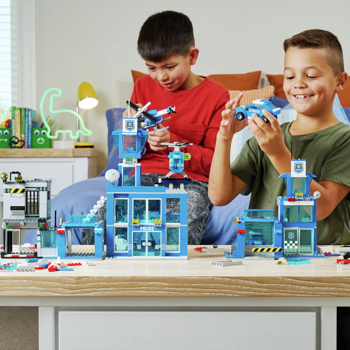 Zuru Max City 889 Police Station Playset