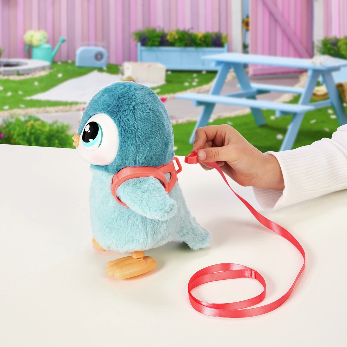 Little Live Pets My Walking Penguin - Waddles