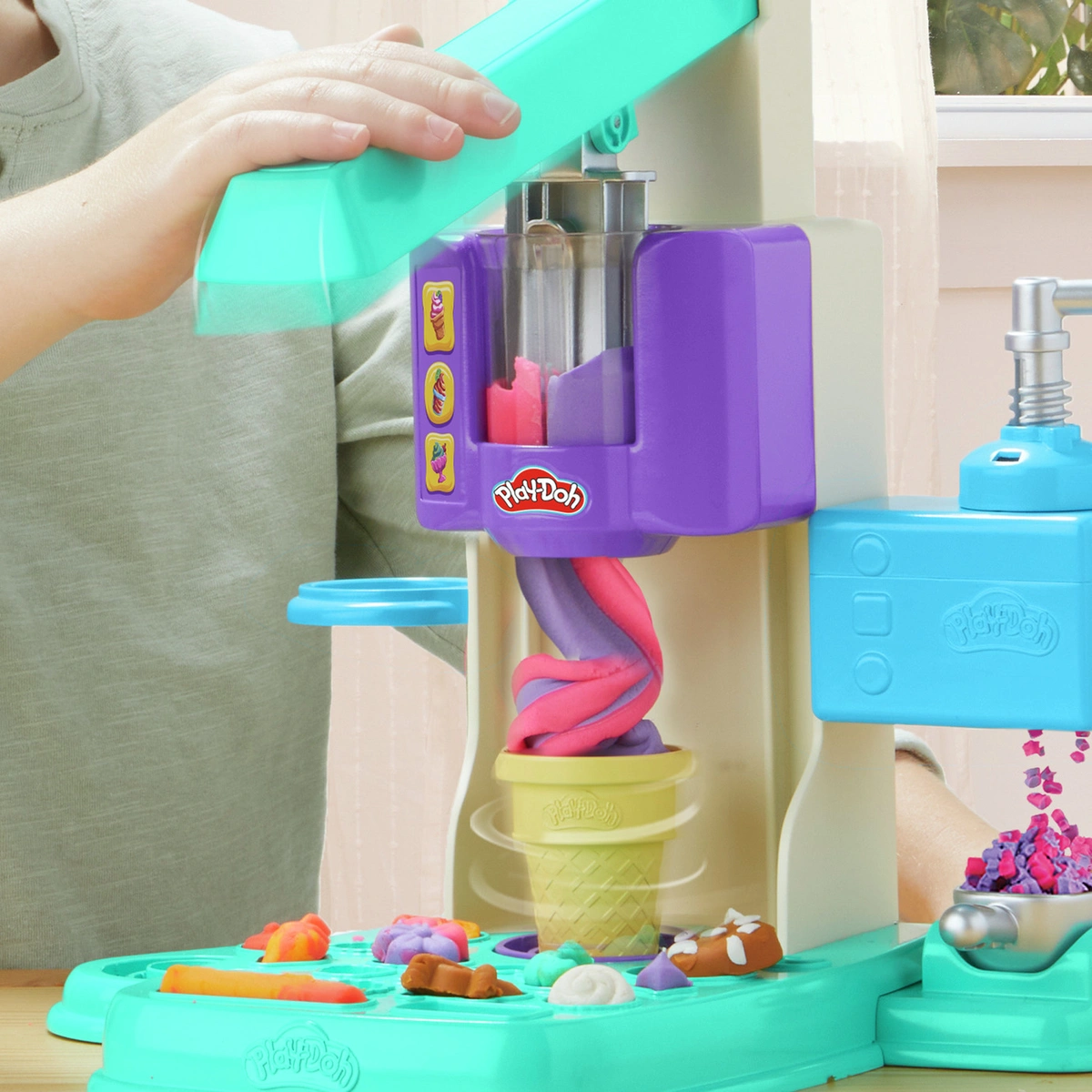 Play-Doh Rainbow Ice Cream  Playset