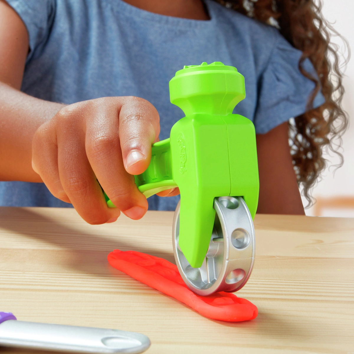 Play-Doh Stamp And Saw Tool Bench Playset