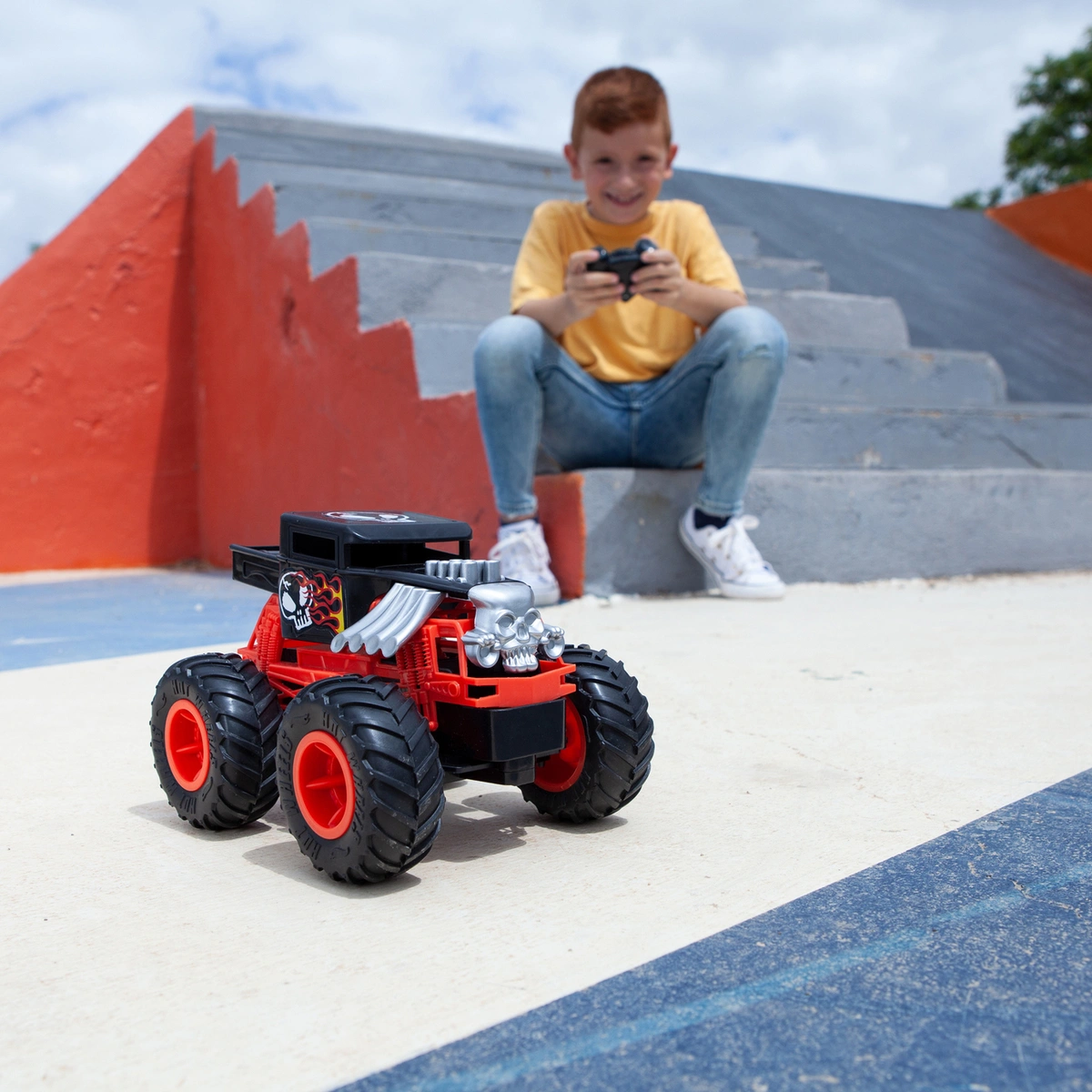 Hot Wheels Bone Shaker Monster 1:24 Radio Controlled Truck